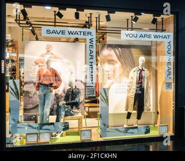 Save water wear Hemp slogan on Levi store window in Spain Stock Photo -  Alamy