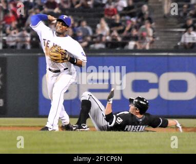 Chicago White Sox's Scott Podsednik fouls off a pitch during game 2 of the  World Series at U. S. Cellular Field, October 23, 2005 in Chicago. (UPI  Photo/Mark Cowan Stock Photo - Alamy