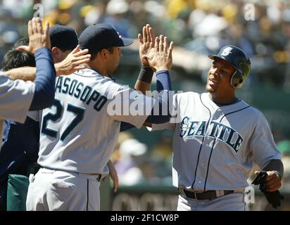 Seattle Mariners' Mike Sweeney in action during a baseball game Wednesday,  April 21, 2010, in Seattle. (AP Photo/Elaine Thompson Stock Photo - Alamy