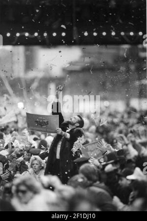 Minnesota Twins pitcher Bert Blyleven celebrates with fans during the World  Series victory parade, on October 27, 1987. Blyleven's career arc with the  Twins proved as circuitous as his signature curve ball