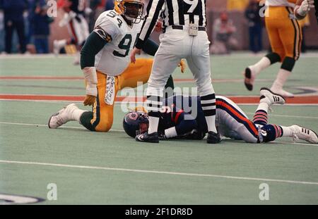 Jim McMahon, (9) quarterback for the Chicago Bears, in action, 1986.  Location unknown. (AP Photo Stock Photo - Alamy