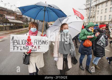 Gdansk, Poland 7th, March 2021 Protester holding a poster with 1 bilion rising slogan is seen in Gdansk, Poland on 7 March 2021 The Manifa is annual feminist and woman rights rally to celebrate International Women's Day - a global day celebrating the social, economic, cultural and political achievements of women. Protesters demand woman rights, respect, and free choice of abortion. Credit: Vadim Pacajev/Alamy Live News Stock Photo