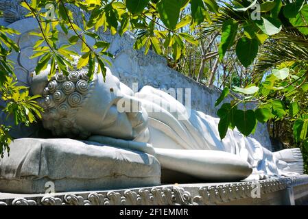 Sleeping, reclining Buddha at Long Son Pagoda, Chua Long Son Buddhist Temple in Nha Trang, Vietnam Stock Photo