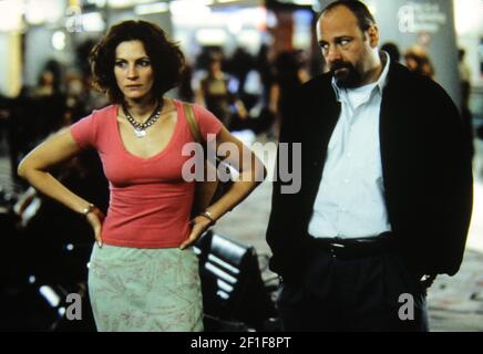 Julia Roberts, James Gandolfini, 'The Mexican' (2001) DreamWorks Pictures. Photo Credit: Merrick Morton/DreamWorks Pictures /The Hollywood Archive - File Reference # 34082-1096THA Stock Photo