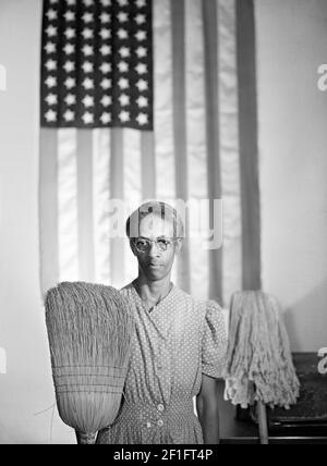 Gordon Parks, American Gothic. Photograph entitled  'Washington, D.C. Government charwoman, Ella Watson'  by Gordon Roger Alexander Buchanan Parks (1912-2006), 1942 Stock Photo