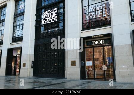 DIOR BOUTIQUE CHAMPS ELYSEES, PARIS Stock Photo - Alamy