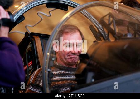 Secretary of State for Defence Geoff Hoon December 1999 looking at an RAF Harrier GR7 in Italy Stock Photo