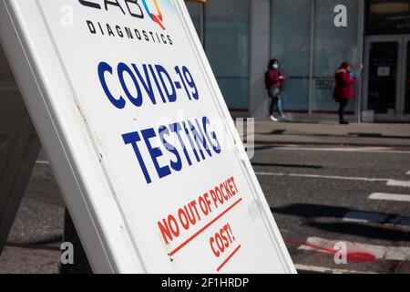 New York, USA. 8th Mar, 2021. People wait in line at a COVID-19 testing center in the Queens borough of New York, United States, March 8, 2021. U.S. COVID-19 case count rose to 29,000,012, with a total of 525,046 deaths, as of 10:24 a.m. local time (1524 GMT) on Monday, according to the Center for Systems Science and Engineering (CSSE) at Johns Hopkins University. Credit: Michael Nagle/Xinhua/Alamy Live News Stock Photo