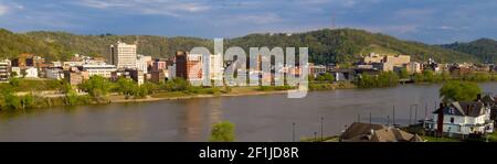 The Ohio River cuts Through Wheeling West Virginia and Bridgeport Ohio Stock Photo
