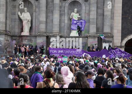Toluca, Mexico. 08th Mar, 2021. TOLUCA, MEXICO - MARCH 8: A women group take part during a protest against gender violence during the commemoration of International Women's Day at downtown on March 8, 2021 in Toluca, Mexico (Photo by Eyepix Group/Pacific Press) Credit: Pacific Press Media Production Corp./Alamy Live News Stock Photo