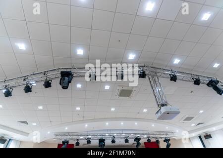 Lighting equipment and floodlights installed on the ceiling of the event space Stock Photo