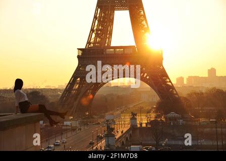 View of the Eiffel Tower from the Trocadero side. Morning mood, golden sunrise, sunbeams on the tower, Paris, Ile-de-France, France. Stock Photo