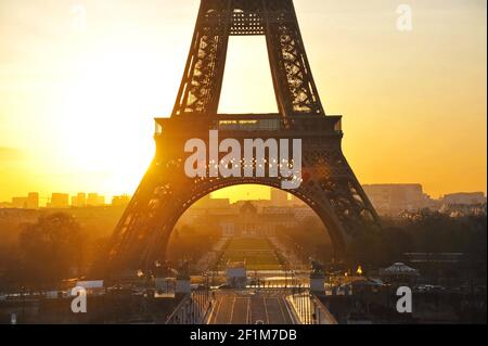 View of the Eiffel Tower from the Trocadero side. Morning mood, golden sunrise, sunbeams on the tower, Paris, Ile-de-France, France. Stock Photo