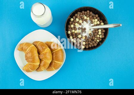 Round chocolate flakes with milk. Balls of chocolate flakes with milk in a black dish. Healthy breakfast concept. View from above Stock Photo