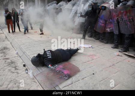 Toluca, Mexico. 08th Mar, 2021. A riot police wounded during the riots caused for the protests against gender violence as part of the commemoration of International Women's Day at downtown on March 8, 2021 in Toluca, Mexico (Photo by Eyepix/Sipa USA) Credit: Sipa USA/Alamy Live News Stock Photo