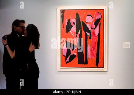 People take a closer look at a painting in the exhibition Lee Krasner:Living Colour on display at the Barbican Centre in London. The female artist was a key figure in American art and a pioneer of Abstract Impressionism. This is the first major exhibition of her work for more than 50 years and tells the story of a formidable artist, whose importance has too often been eclipsed by her marriage to Jackson Pollock. Photo credit should read: Katie Collins/EMPICS/Alamy Stock Photo
