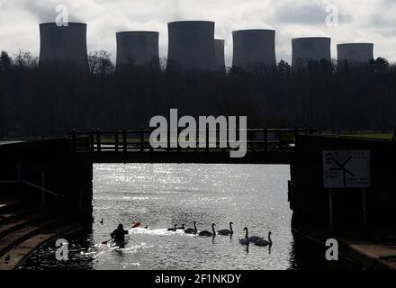 Sawley, Nottinghamshire, UK. 9th March 2021. A kayaker paddles in the shadows of Ratcliffe-on-Soar Power Station as Rushcliffe Borough Council is to discuss an expression of interest for UniperÕs coal-powered Power Station site to accommodate a nuclear fusion reactor when it is decommissioned in 2025. Credit Darren Staples/Alamy Live News. Stock Photo