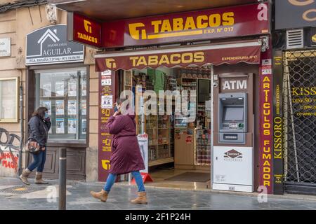 Tobacco shop spain hi-res stock photography and images