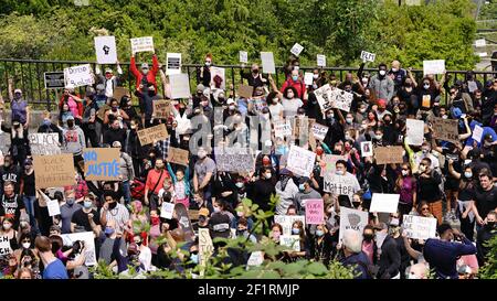 Seattle, WA/USA  June 13: Street View Protesters create a Mob Scene for George Floyd and the BLM in Seattle on top of the I-90 t Stock Photo