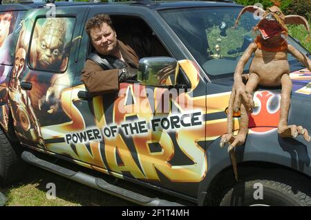 star wars fanatic luke skywalker with his star war decorated 4 x 4 and number plate pic mike walker, 2007 Stock Photo