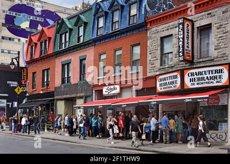 Schwartz's Deli (famous smoked meat) restaurant Charcuterie Hebraique de Montreal INC.Saint Laurent Boulevard, Montreal, Canada, Canadian, Province, Quebec.( Restaurants, bars, effusive, eclectic and multicultural mix of things to see and do, indoors and out, any time of the day. Nightlife laid-back brewpubs, trendy clubs, cheeky cabarets, karaoke bars, dance halls and divebars. ) Stock Photo