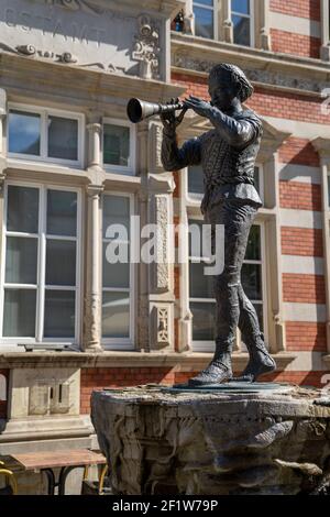 The statue of the pied piper in Hamelin Stock Photo