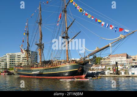 The HMS Bounty docked in Victoria Harbour during the Tall Ships Festival. Victoria, British Columbia, Canada Stock Photo