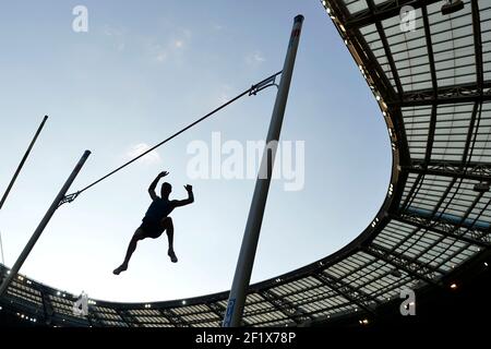 ATHLETICS - MEETING AREVA 2013 - STADE DE FRANCE / SAINT-DENIS (FRA) - 06/07/2013 - PHOTO JULIEN CROSNIER / KMSP / DPPI - POLE VAULT - ILLUSTRATION Stock Photo