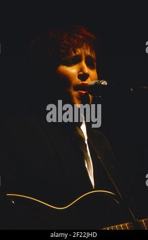 Sängerin Katharina Franck von der Band 'Rainbirds' bei einem Konzert in Hamburg, Deutschland 1989. Stock Photo