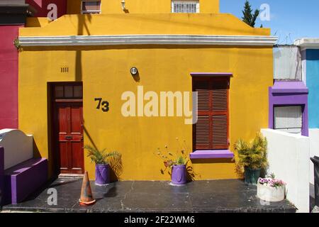 Colourful buildings in the Bo-Kaap area of Cape Town, South Africa Stock Photo