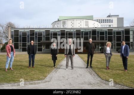 Kassel, Germany. 10th Mar, 2021. Florian Lutz (M), designated director of the Staatstheater Kassel, stands in front of the theatre with the designated heads of division. From left: Barbara Frazier (Young State Theatre), Thorsten Teubl (Dance Director) Ann-Kathrin Franke (Artistic Production Director), Intendant Florian Lutz, Kornelius Paede (Chief Dramaturg Music Theatre), Patricia Nickel-Dönicke (Director of Drama), Francesco Angelico (General Music Director). Together they presented the new concepts from the 2021-22 season. Credit: Uwe Zucchi/dpa/Alamy Live News Stock Photo