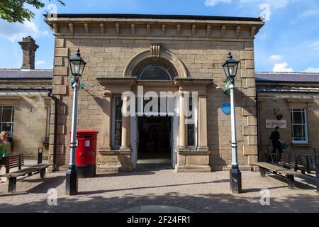 Entrance to the railway Station in Ilkley, West Yorkshire Stock Photo