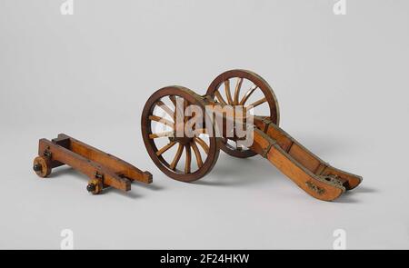 Model of a Carriage for a 4-pounder gun.Model from an affit for a gun of 4 pounds for use to land and on a ship; The course itself is missing, as well as a few attributes. The central body consists of two cheeks connected by a long soleplate and a calf. The Stelwig runs into a groove in the soleplate, where it cannot be scanned; Under against the wedge, a rack is mounted so that the wedge is moved forward and backwards with a crank with a screw-without end. In the composition of field ratter, the cheeks are extended to a tail, which is attached with brackets, with spindle hole. An asgle is pus Stock Photo