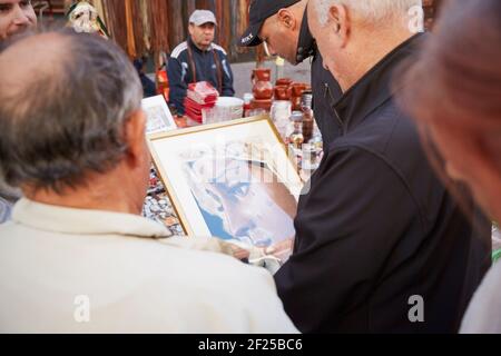 People looking at picture, Seville's oldest street market, Mercadillo de los Jueves, Thursday market, , Seville, Andalusia, Spain Stock Photo