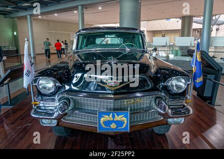 Seoul, South Korea. 27th May, 2017. Cadillac Fleetwood 62 Sedan, presidential vehicle used by President Rhee, Syngman. Stock Photo