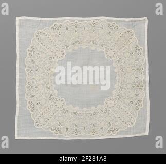 Zakdoek van batist met een rijk gewerkte brede ring van borduurwerk met vier keer drie symmetrische bloemtakken tussen rozet met lus en naaldkantsiersteken in opengewerkte delen.Handkerchief from Batist with embroidery: white work with fine french embroidery and sand stitches. The embroidery forms a wide and richly edited edge forms a circle on the square piece of Batist, which is finished with simple narrow hems. The pattern consists of four equal parts, marked by a rosette along the inner edge of the circle to which an elongated loop pointing towards the corners of the Batist. Between the lo Stock Photo