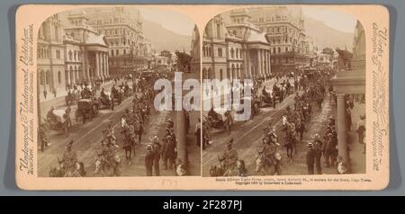 Regiment South African Light Horse in Adderley Street in Kaapstad; South African Light Horse, coming down Adderly St. to entrain for the front, Cape Town.. Stock Photo