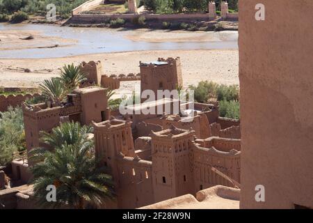 OUARZAZATE, MOROCCO - NOVEMBER 22; 2018  roof tops and date palms of the Ksar of Ait-Ben-Haddou in the High Atlas Mountains of the Sahara desert Stock Photo