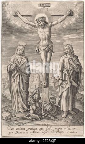 Triomferende Christus aan het kruis.Christ on the cross. At the foot of the cross the devil and death. In addition to the cross Maria and John. In the margin a two-legged bible quote from 1 Cor. 15 in Latin. Stock Photo