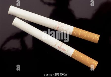 Cigarettes made of the dried leaves of Panax ginseng, medicinal plant, ginseng plant, traditional medicine in asia, corea, Ginseng, panax ginseng  / Stock Photo