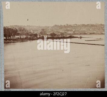 Pontoon bridges across James River Stock Photo