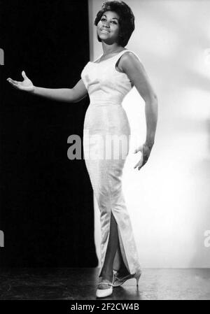ARETHA FRANKLIN (1942-2018) Promotional photo of American singer/songwriter about 1965 Stock Photo
