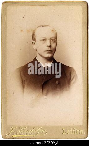 Portret van prof. dr. Albert Kluyver 1990 0174 0001 (cropped Stock