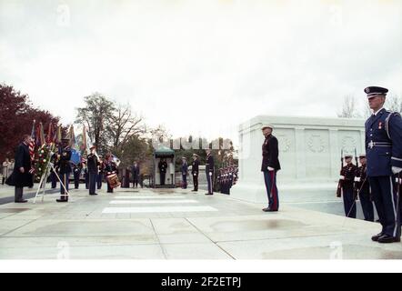 President George H. W. Bush participates in a wreath laying ceremony at the Tomb of the Unknowns. Stock Photo