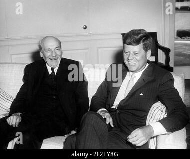 President John F. Kennedy with Clement Attlee, 1st Earl Attlee, Former British Prime Minister and Labour Party Leader (02). Stock Photo