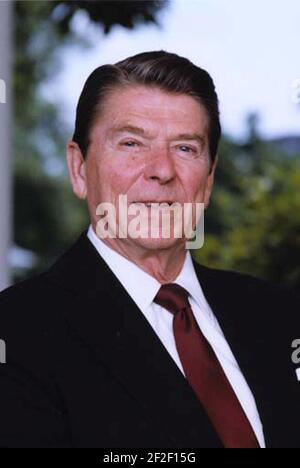 President Reagan posing outside the oval office 1983 (cropped). Stock Photo