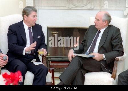 President Ronald Reagan and Soviet General Secretary Mikhail Gorbachev. Stock Photo