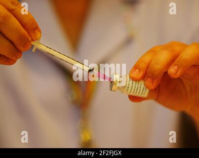 Bangkok, Thailand. 12th Mar, 2021. A health worker loads a syringe with the AstraZeneneca vaccine at the Bamrasnaradura Infectious Diseases Institute in Nonthaburi province on the outskirts of Bangkok. Thailand's Prime Minister Prayuth Chan O-Cha and his cabinet ministers abruptly postponed their Covid-19 inoculations planned for Friday after several European countries suspended the use of the AstraZeneca vaccine on reports some patients had developed blood clots. Credit: SOPA Images Limited/Alamy Live News Stock Photo