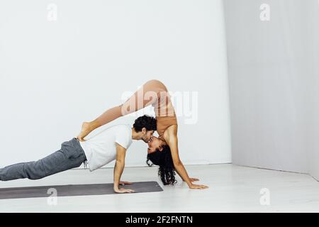 Like Mother, Like Daughter: This Pair of Yogis Is Too Cute For Words | Yoga  photos, Family yoga, Baby yoga