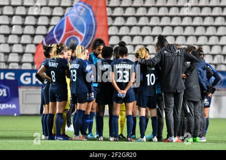 The players of Paris FC after the Women's French championship D1 Arkema football match between Paris Saint-Germain and Paris FC on October 19, 2019 at Jean Bouin stadium in Paris, France - Photo Melanie Laurent / A2M Sport Consulting / DPPI Stock Photo